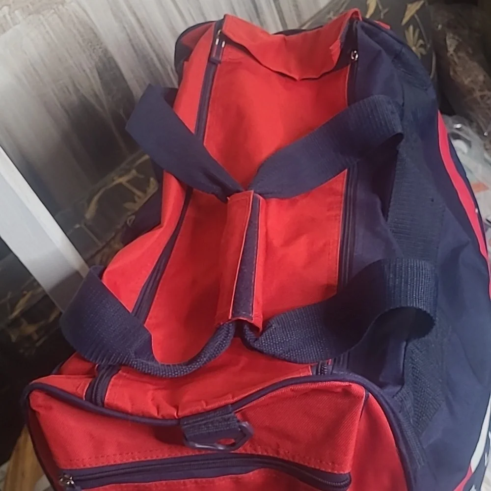 Bugle Boy Mens Retro red blue travel sporty Retro vintage duffle bag